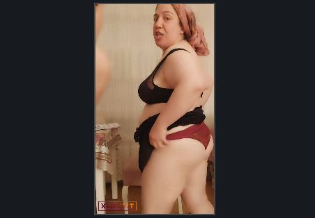 Anne kız yayın açıp soyundular INANILMAZ