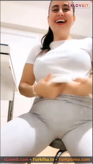 Ayşe Elbi ifşa içliğini gösterip meme avuçladı